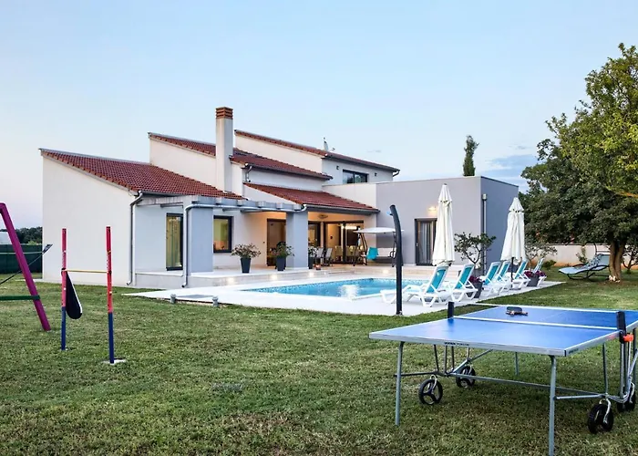 Beautiful Eva With Private Pool Near The * Šišan