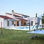 Beautiful Eva With Private Pool Near The * Šišan