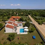 Beautiful Eva With Private Pool Near The Villa Šišan