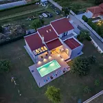 Beautiful Eva With Private Pool Near The