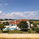 Beautiful Eva With Private Pool Near The Šišan