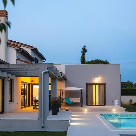 Beautiful Eva With Private Pool Near The * Šišan