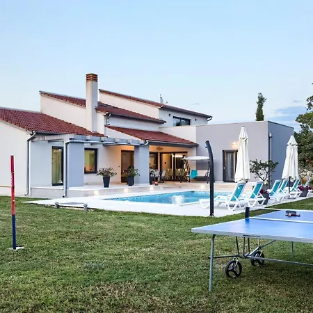 Beautiful Eva With Private Pool Near The * Šišan