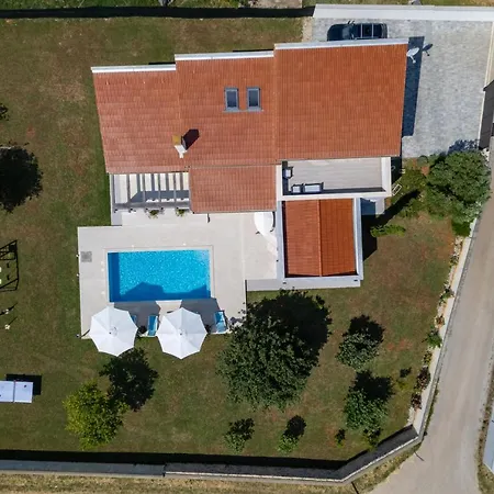 Beautiful Eva With Private Pool Near The