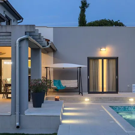 Beautiful Eva With Private Pool Near The Villa