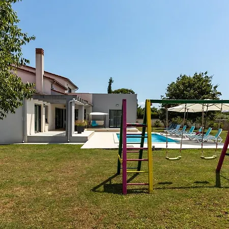 Beautiful Eva With Private Pool Near The Šišan