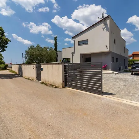 Villa Beautiful Eva With Private Pool Near The Šišan