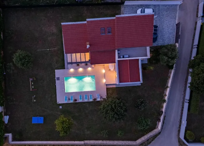 Beautiful Eva With Private Pool Near The Villa *