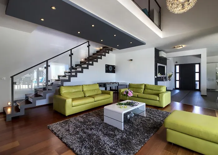 Beautiful Eva With Private Pool Near The