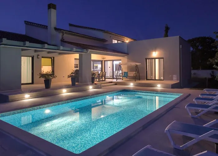 Beautiful Eva With Private Pool Near The