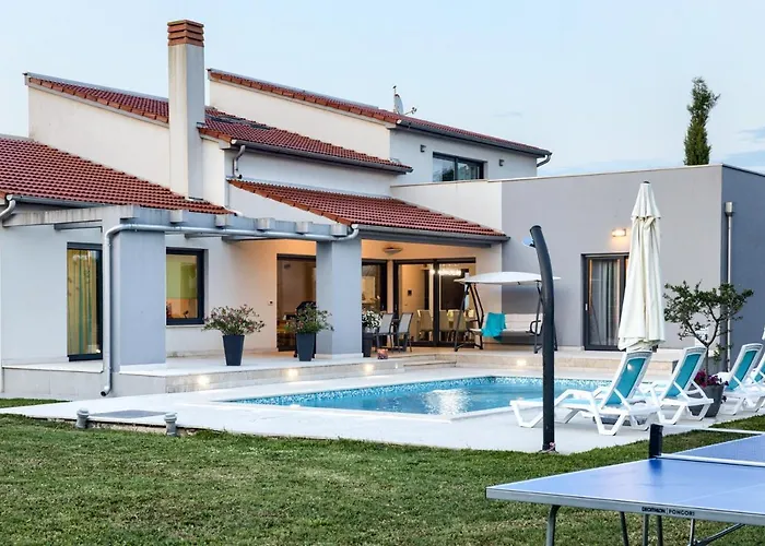 Beautiful Eva With Private Pool Near The Villa