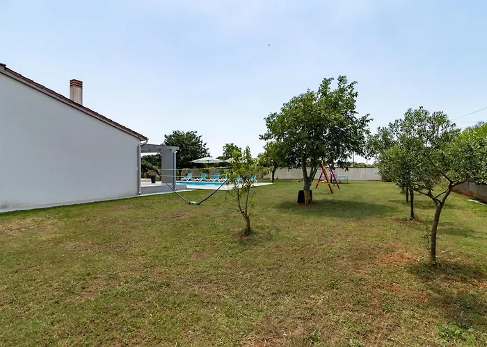 Beautiful Eva With Private Pool Near The