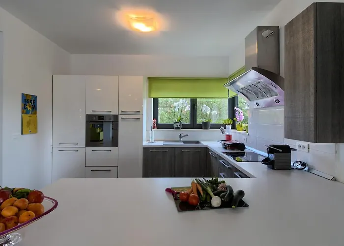 Beautiful Eva With Private Pool Near The