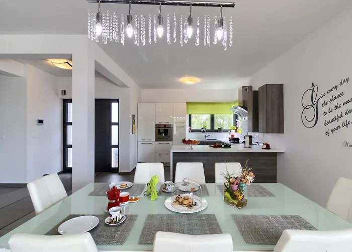 Beautiful Eva With Private Pool Near The Villa