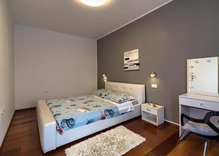 Beautiful Eva With Private Pool Near The Villa Šišan