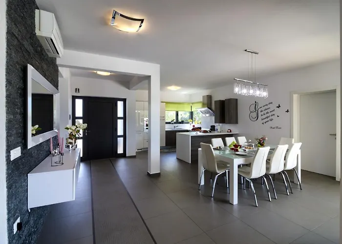 Beautiful Eva With Private Pool Near The Villa