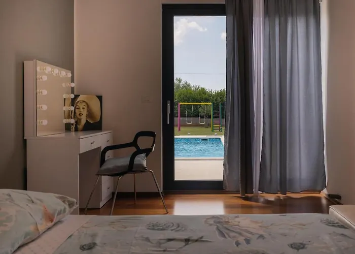 Beautiful Eva With Private Pool Near The Villa *