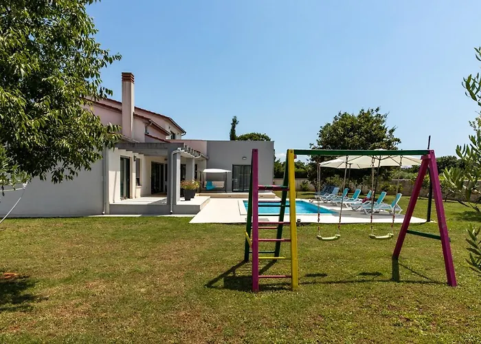 Beautiful Eva With Private Pool Near The Šišan