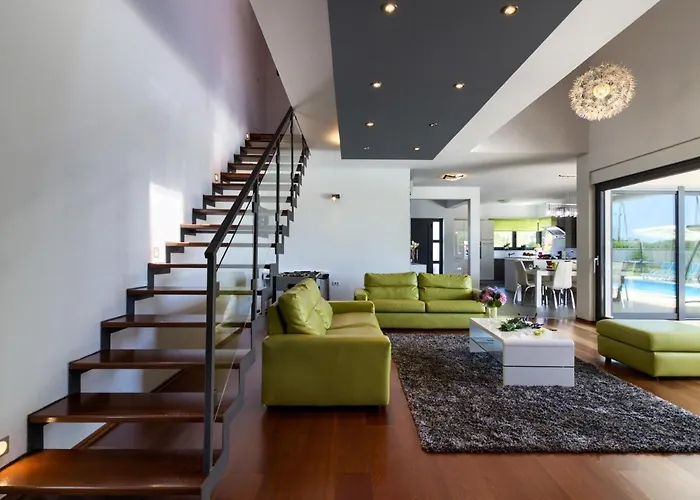 Beautiful Eva With Private Pool Near The Šišan