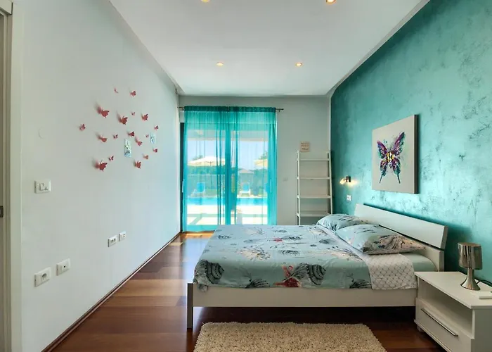 Beautiful Eva With Private Pool Near The Šišan